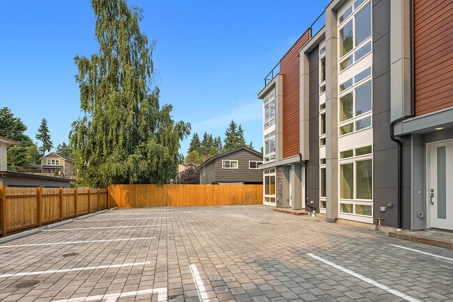 Building Photo - 309 N 138th St
