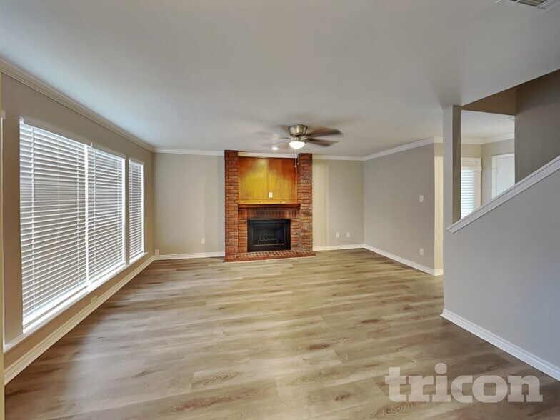 Building Photo - 2124 Glenn Ln