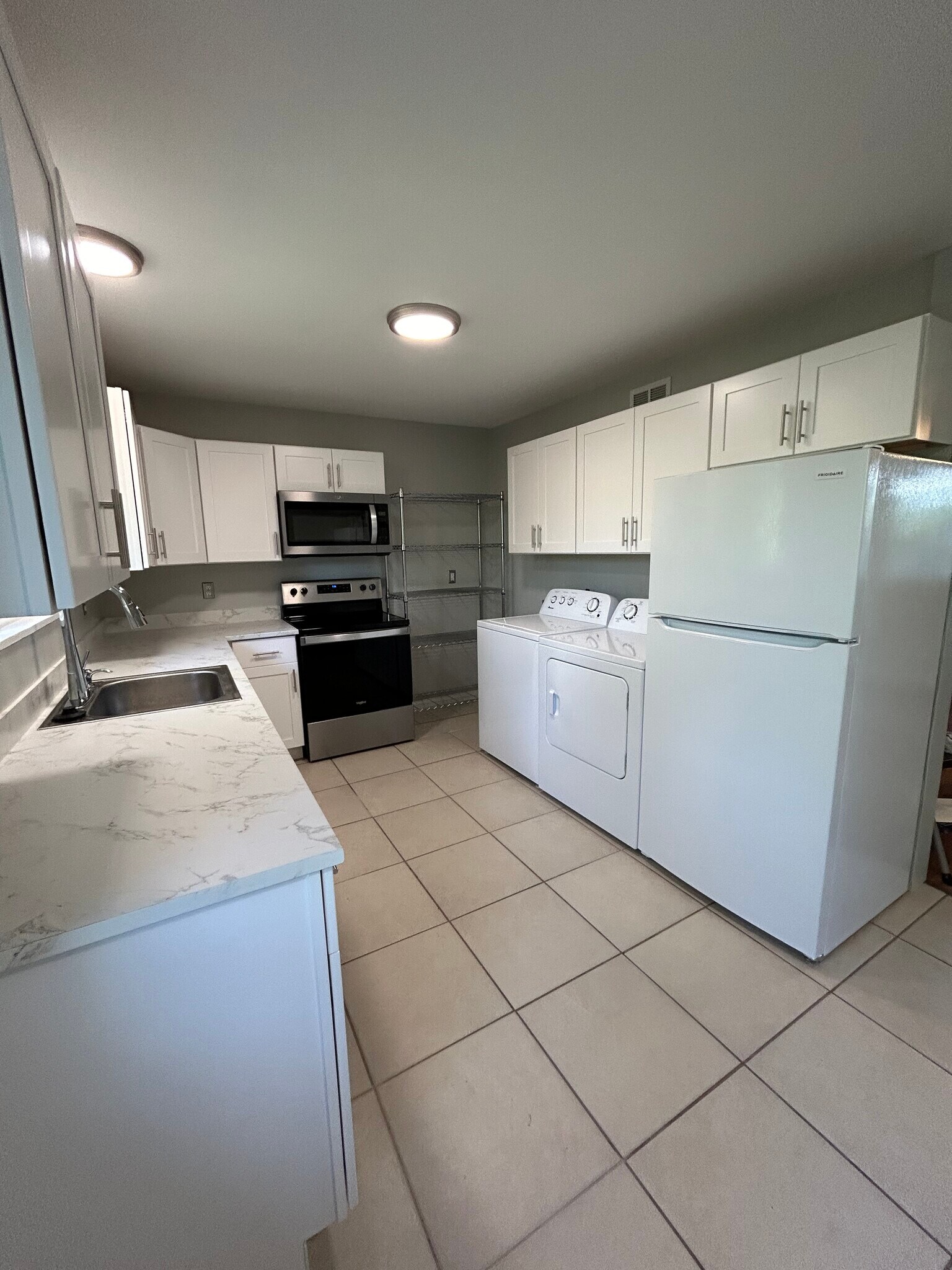 Building Photo - 217 Glenmoor St