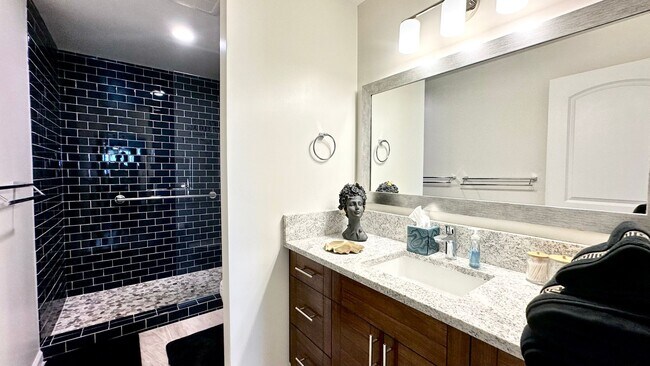 Building Photo - Fully Furnished 4 BD/3 BA Home in Mariner's Ridge!! Includes 1 Garage PRKG, W/D, Sep. Studio, & G...