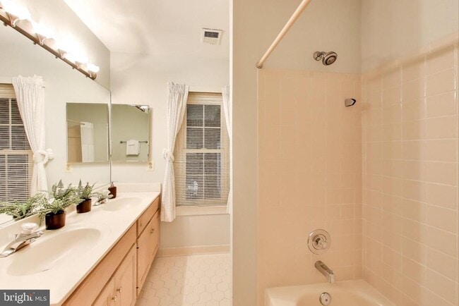 Building Photo - 7806 Fox Gate Ct