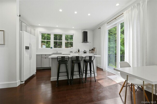 Building Photo - 13595 Soundview Ave