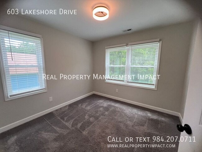 Building Photo - 603 Lakeshore Dr