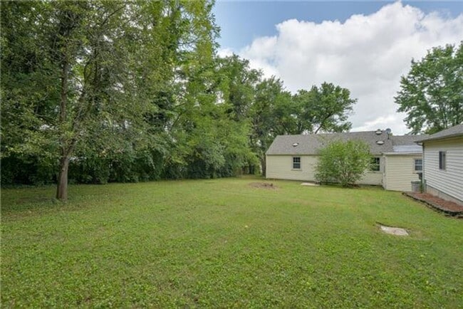 Building Photo - Move-In Ready East Nashville Gem – Bright, Open & Fully Updated