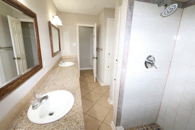 Building Photo - 6223 Autumn Forest Dr