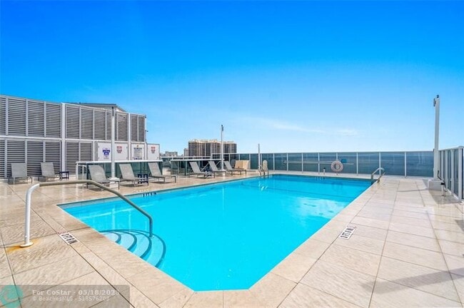 Building Photo - 2841 N Ocean Blvd