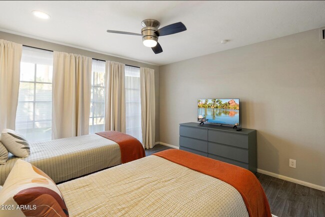 Building Photo - 7802 E MacKenzie Dr