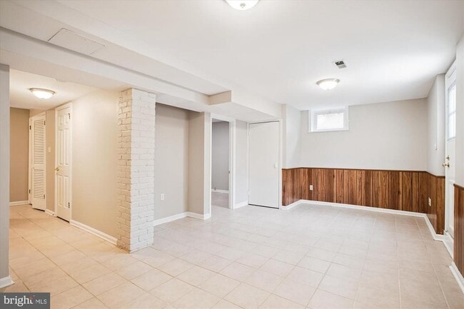 Building Photo - 6709 Fairfax Rd