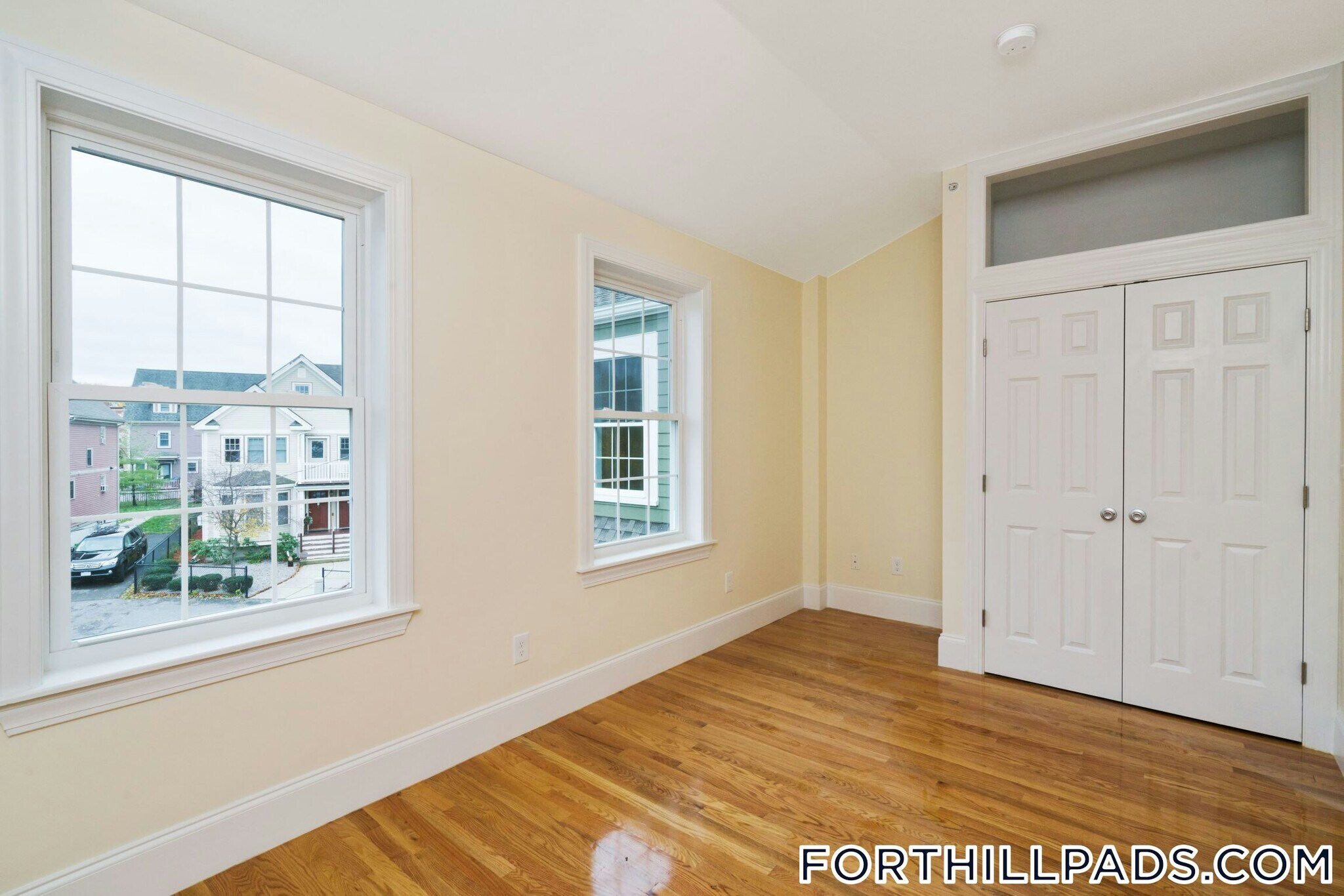 Building Photo - 128 Roxbury St