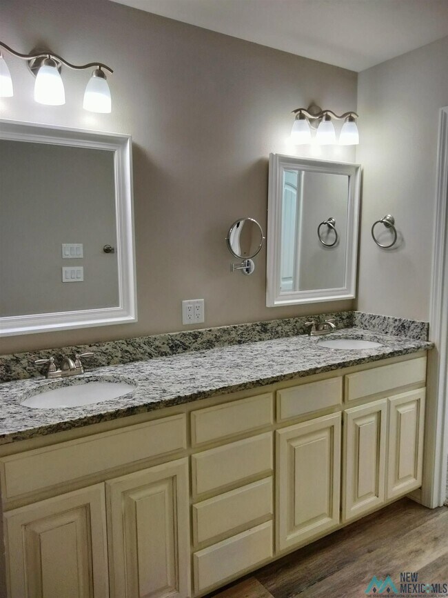 Building Photo - 621 Providence Cir