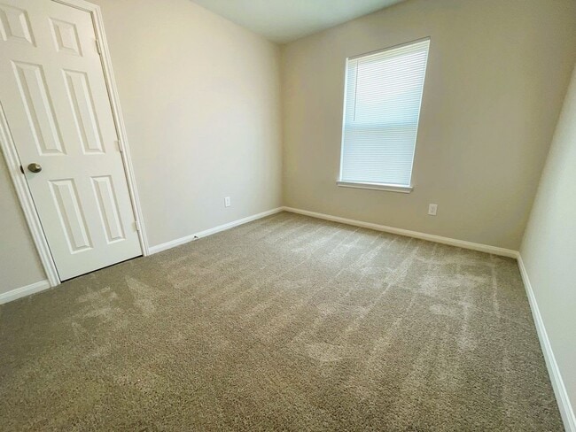 Building Photo - 340 Rd 5105