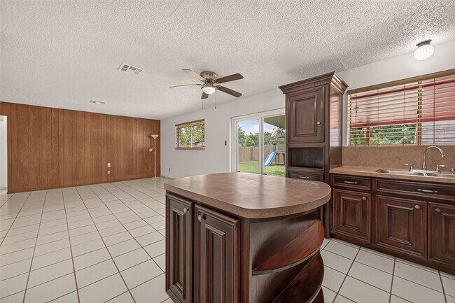 Building Photo - 5206 Olana Dr