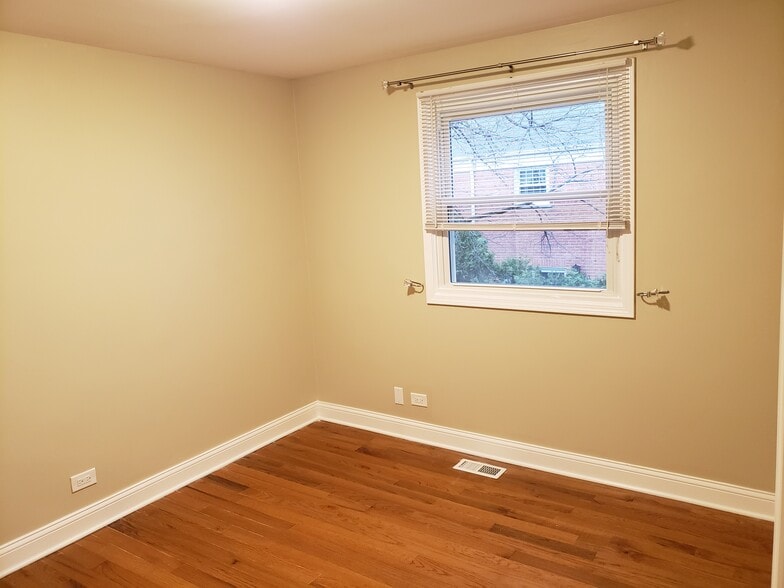 Building Photo - 2128 Rugen Rd