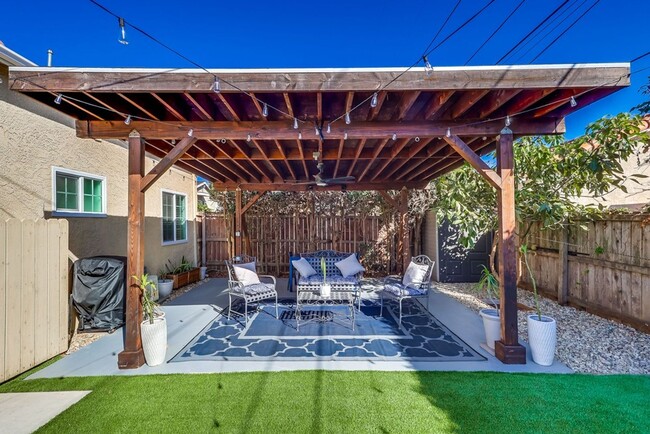 Building Photo - 6504 W 84th Pl