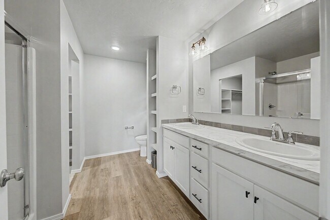 Building Photo - Charming Single-Level South Meridian