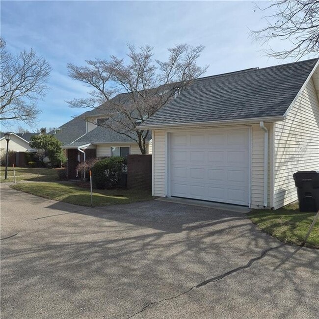 Building Photo - 956 Brighton Way