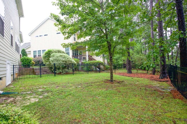 Building Photo - Charming 3 bed, 2.5 bath home with bonus t...