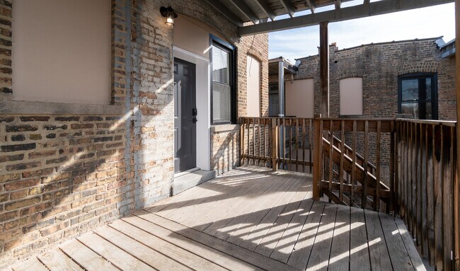 Building Photo - 5404 N Paulina St