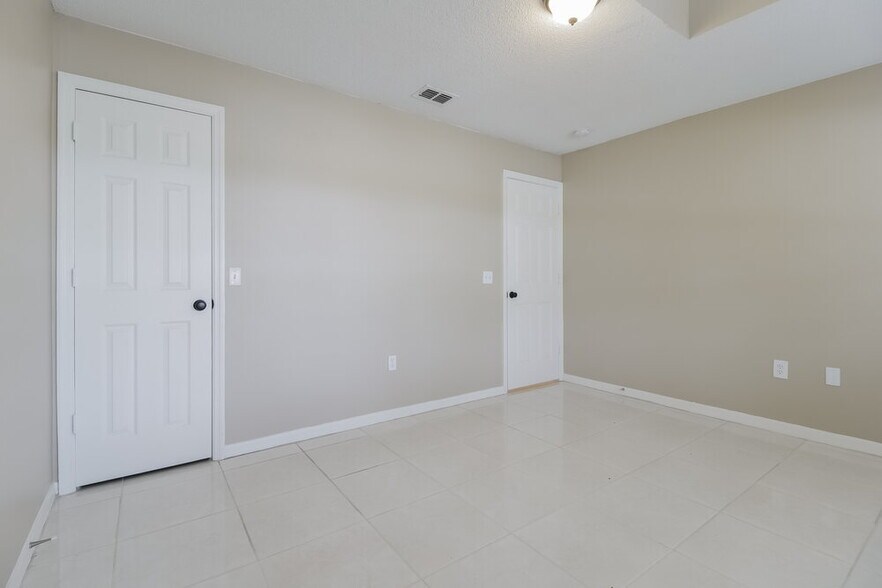 Building Photo - 438 Grand Royal Cir