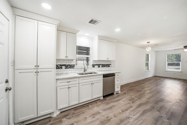 Building Photo - 307 Penick Rd