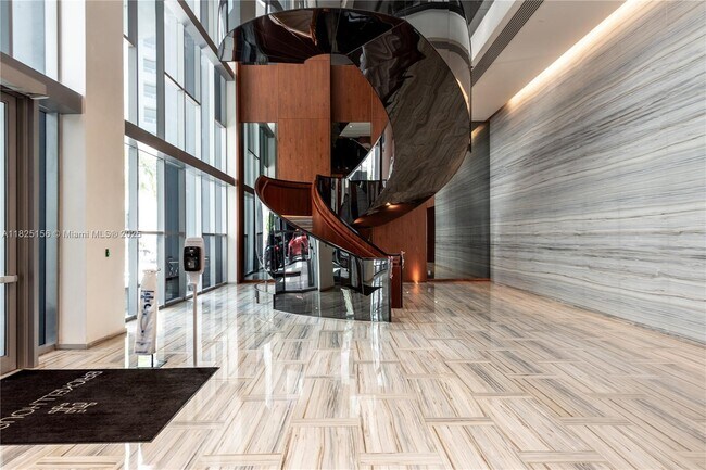 Building Photo - 1300 Brickell Bay Dr