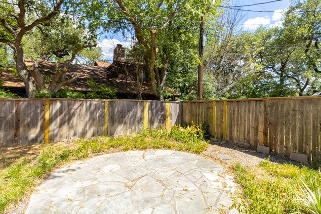 Building Photo - Gorgeous 3 Bedroom, 2 Bathroom Home in Aus...