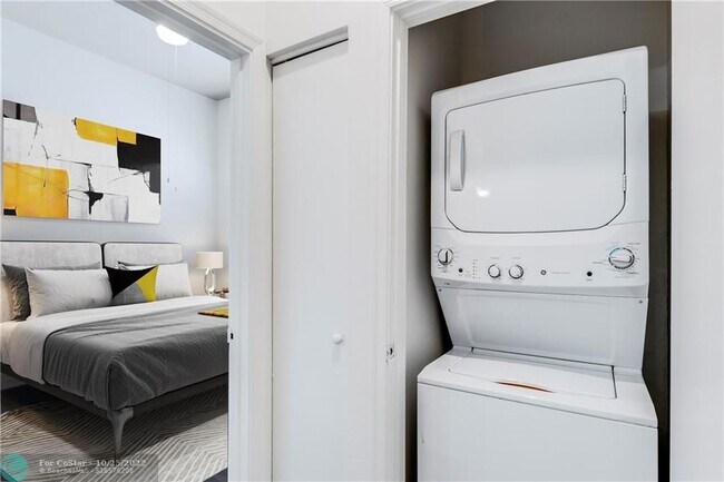 Building Photo - 450 NE 5th St