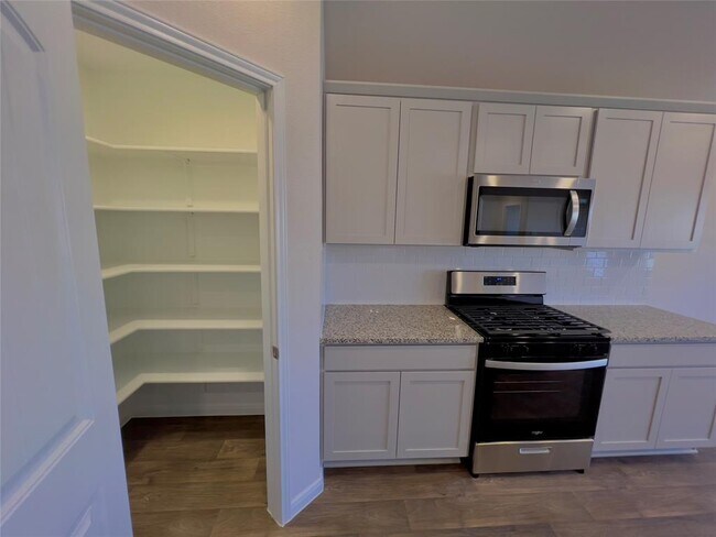 Building Photo - 314 Addison Pl