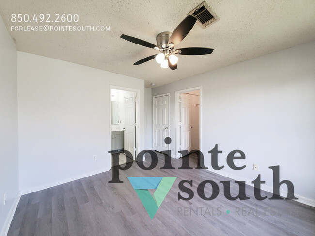 Building Photo - Dashing Duplex near Downtown Pensacola!