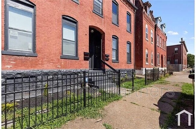 Building Photo - 2319 Indiana Ave