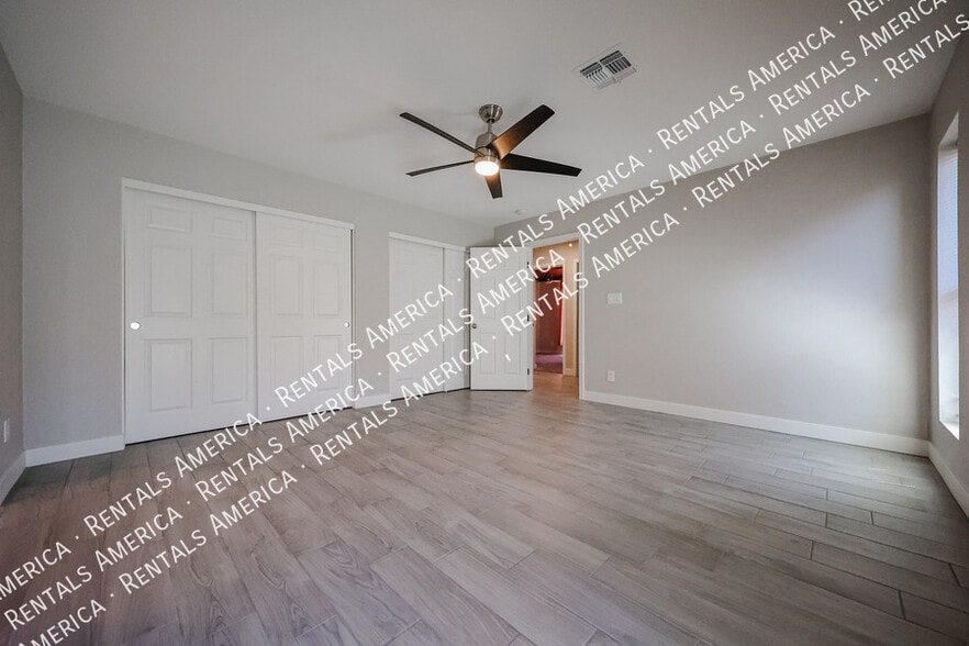 Building Photo - 2902 W Straford Dr