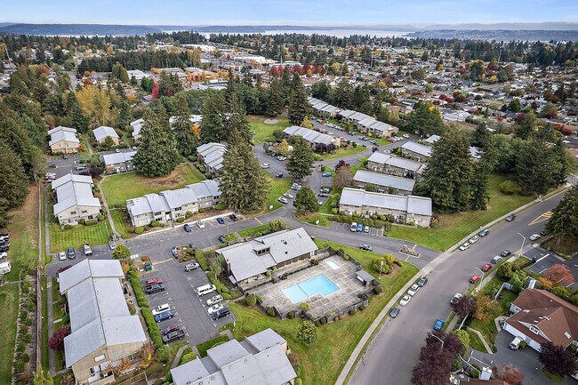 Building Photo - North Tacoma Condo Living | 2 Bed, 1.5 Bath End-Unit | Great Amenities!