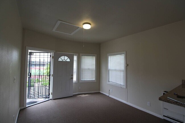 Building Photo - 1152 53rd St