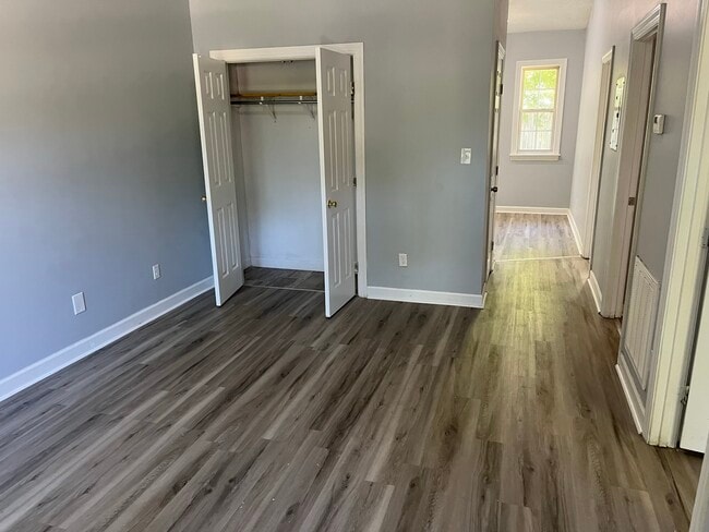 Building Photo - 901 Marlborough Rd