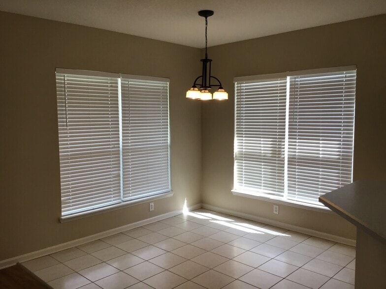 Building Photo - 671 Southland Ln