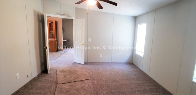 Building Photo - 3BR/2BA Home Conveniently Located By NAS JAX