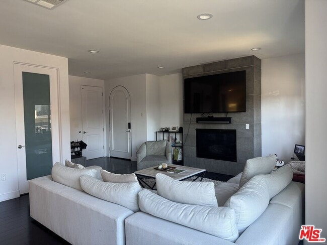 Building Photo - 1739 S Barrington Ave