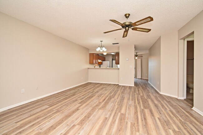 Building Photo - Spacious 2 bedroom 2 bath condo practically on UCF campus