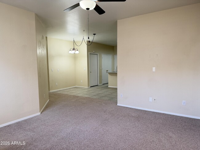 Building Photo - 1735 Bluff Dr