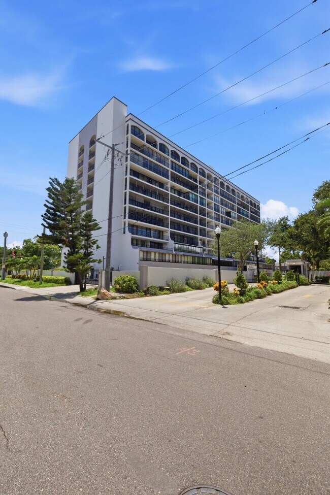 Building Photo - 3211 W Swann Ave