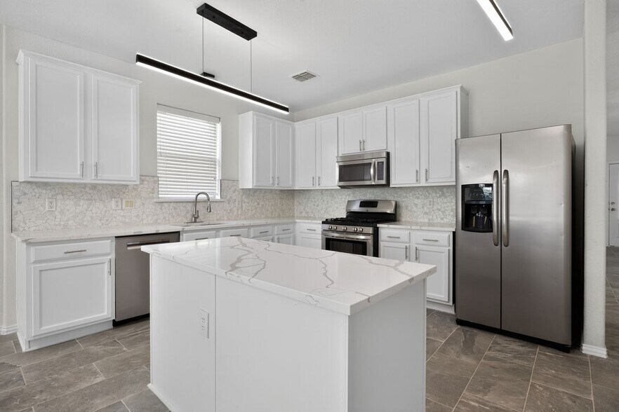 Building Photo - 1521 Stanford Dr