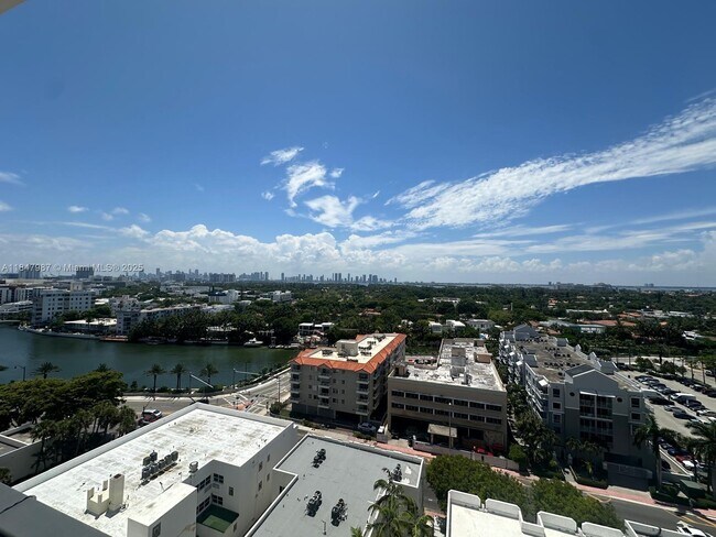 Building Photo - 2625 Collins Ave