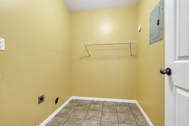 Building Photo - 1781 N Belvedere Way