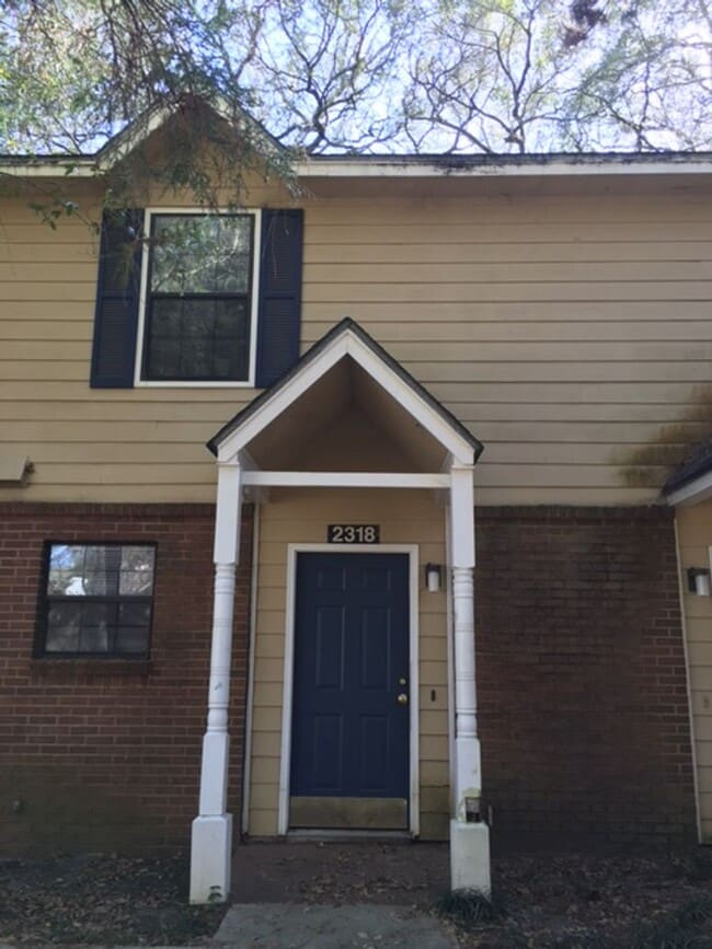 Building Photo - 2 Bed, 1.5 Bath Townhome w/ an office Available NOW!