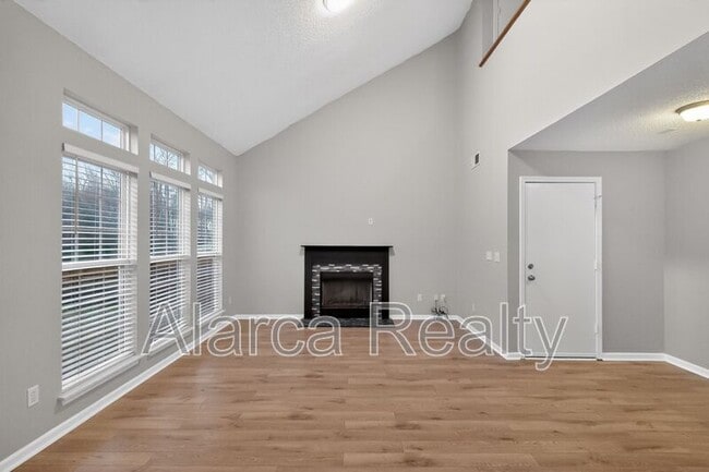 Building Photo - 8619 Warwick Crest Ln