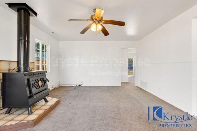 Building Photo - 1038 Thelma Ave