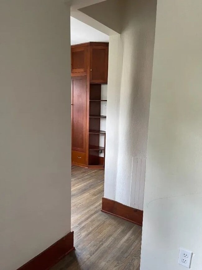 Building Photo - 610 S Loomis Ave