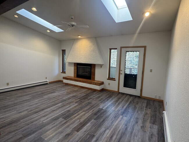 Building Photo - 2500 Kinnickinnick Rd