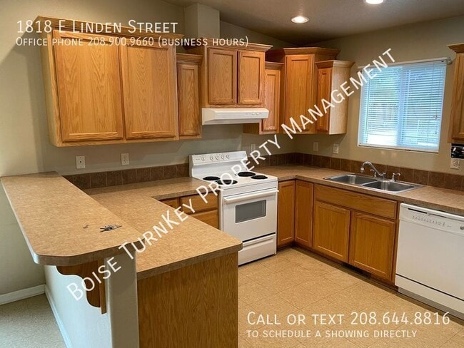 Building Photo - 1818 E Linden St