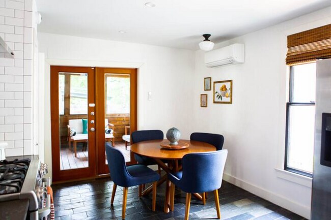 Building Photo - 2703 S 2nd St